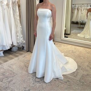 NEVER WORN OR ALTERED Casablanca Wedding Dress